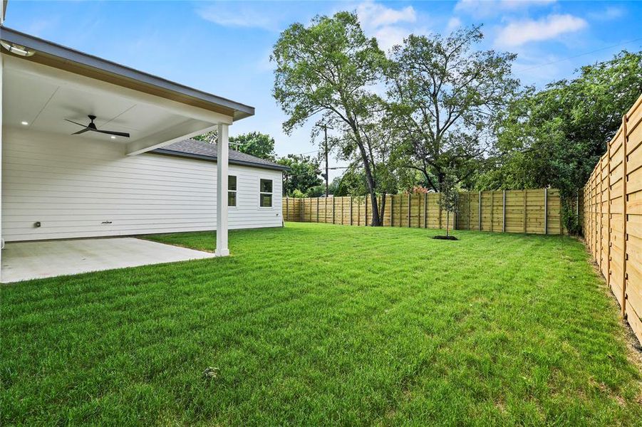 Exterior details and patio area of a home in , Dallas (Image 3).