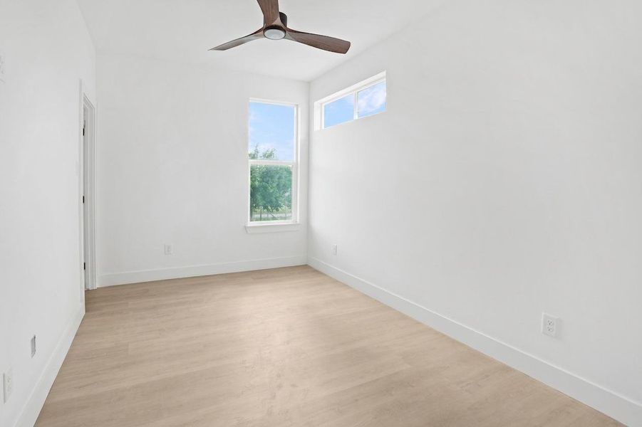 Spacious, unfurnished interior of a new home in , Houston (Image 10).