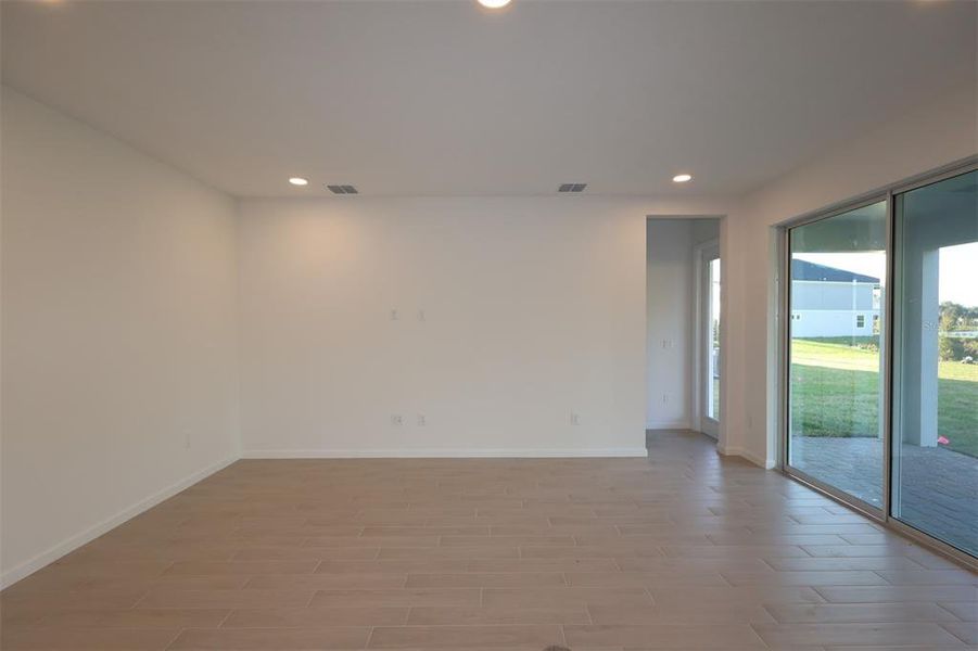 Spacious, unfurnished interior of a new home in Center Lake on the Park, St. Cloud (Image 22).