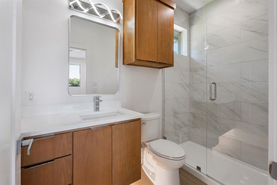 2nd floor full bath.