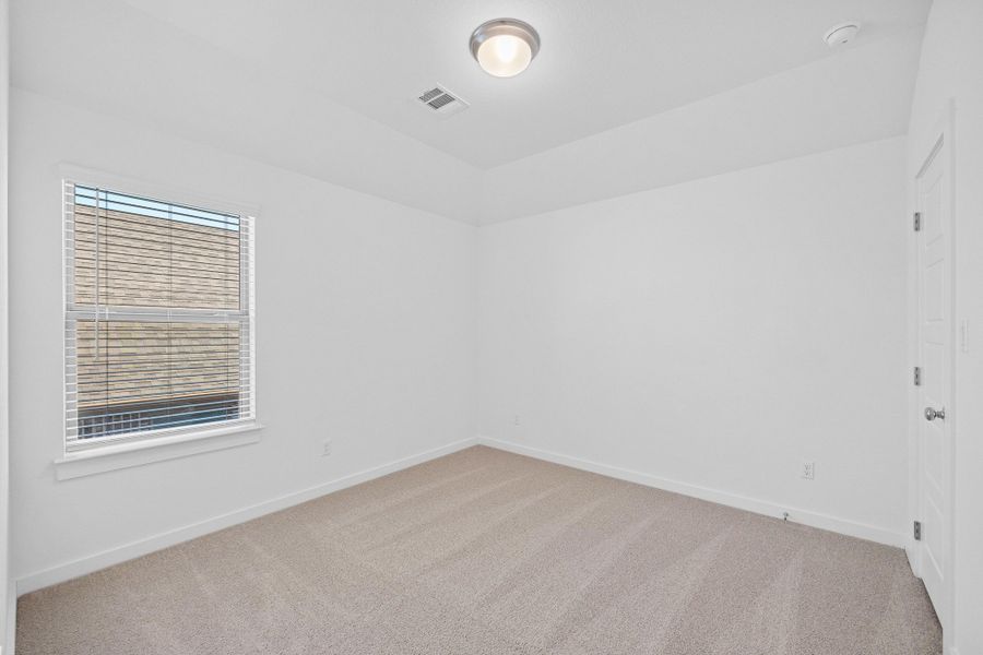 Spacious, unfurnished interior of a new home in Lakeside at Tessera, Lago Vista (Image 27).