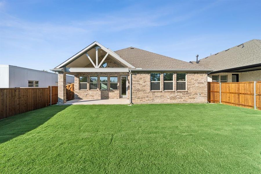 Exterior details and patio area of a home in Heritage Ranch, Sherman (Image 2).