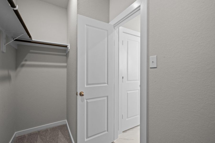 Spacious, unfurnished interior of a new home in Laurel Landing, Alvin (Image 25).