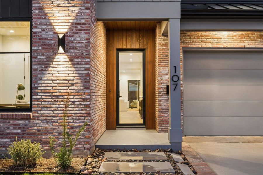 107 e 24th is ideally located near Halbert Park and minutes from shops and restaurants on 19th Street.