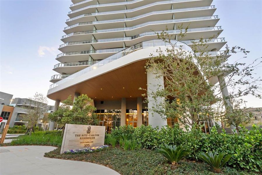 Condo located in Tampa, FL showcasing its design and architecture (Image 32). Condo located in Tampa, FL showcasing its design and architecture (Image 32).