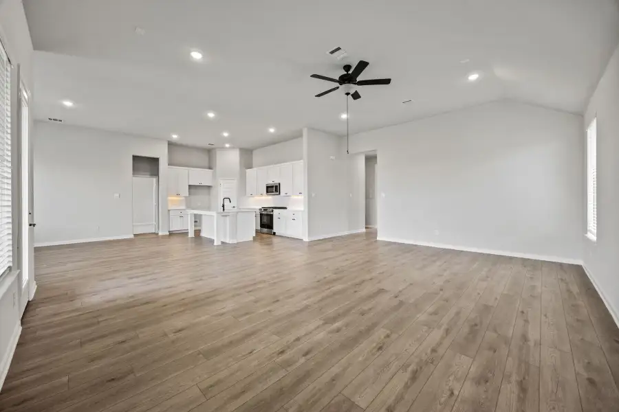Spacious, unfurnished interior of a new home in Tinsley Meadows, Van Alstyne (Image 17).