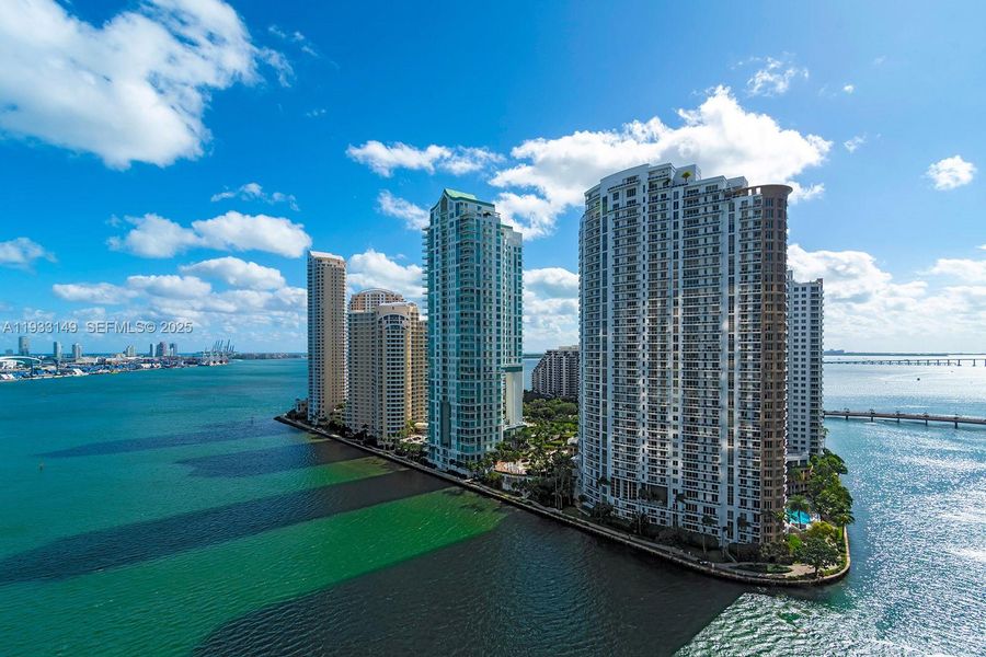 Condo located in Miami, FL showcasing its design and architecture (Image 28).