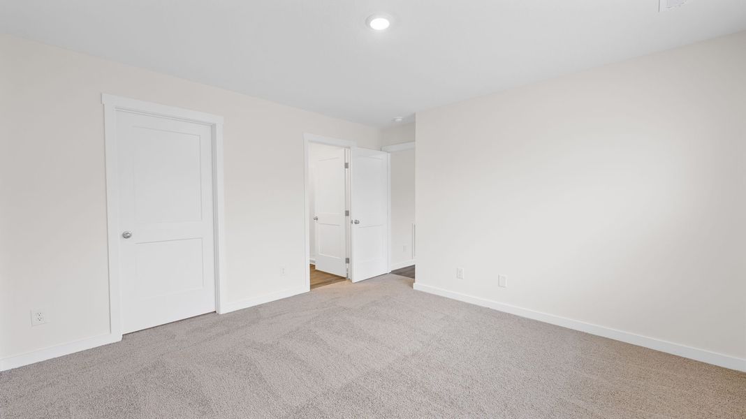 Representative unfurnished interior of a home built from the Freeport by D.R. Horton in Owensby Farms, Dayton (Image 27).