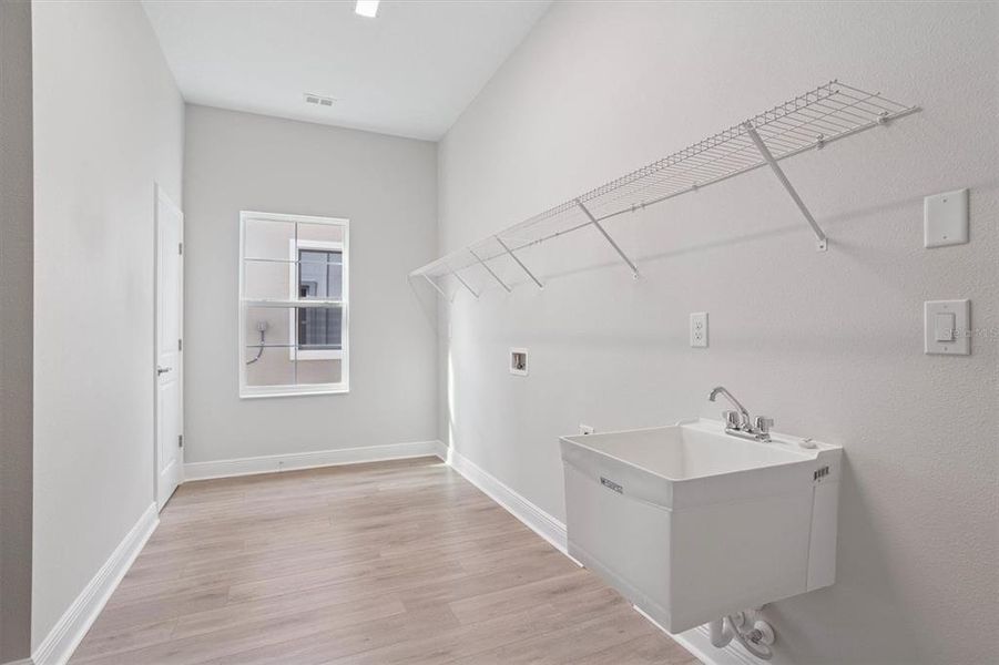 Spacious, unfurnished interior of a new home in Two Rivers, Zephyrhills (Image 29).