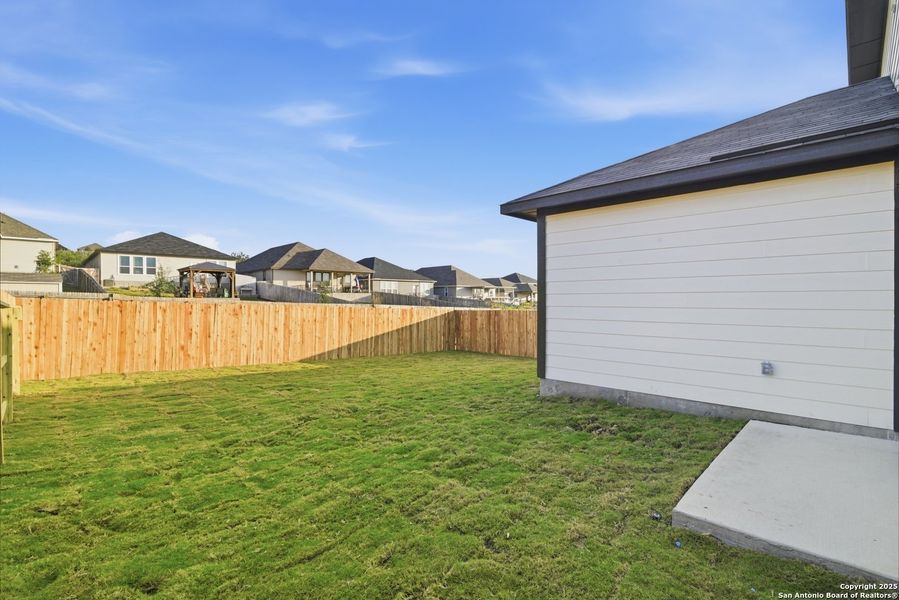Exterior details and patio area of a home in Hunters Ranch, San Antonio (Image 3).
