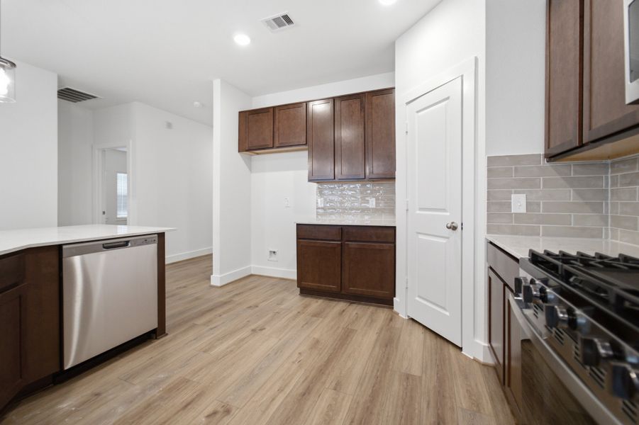 Furnished interior view inside a new home in Sierra Vista, Rosharon (Image 11).