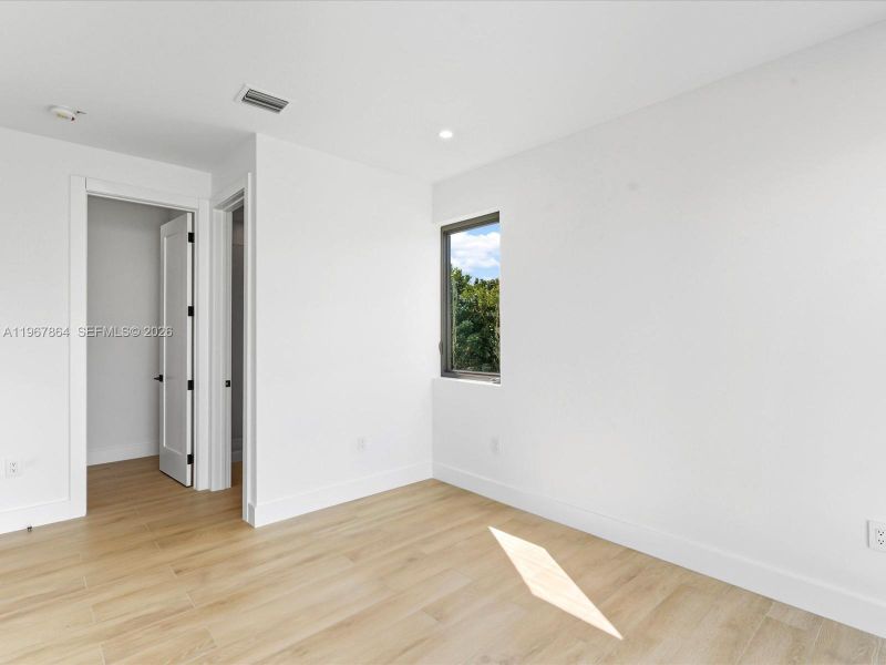 Spacious, unfurnished interior of a new home in , Miami (Image 45).