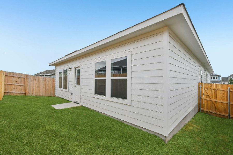 Exterior details and patio area of a home in Edgebrooke, Pflugerville (Image 3).