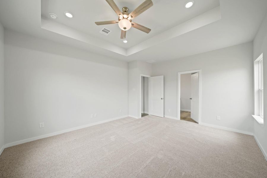 Spacious, unfurnished interior of a new home in Sunterra, Katy (Image 16).