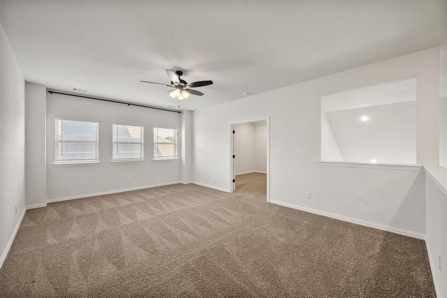 Spacious, unfurnished interior of a new home in Oaks of North Grove, Waxahachie (Image 23).