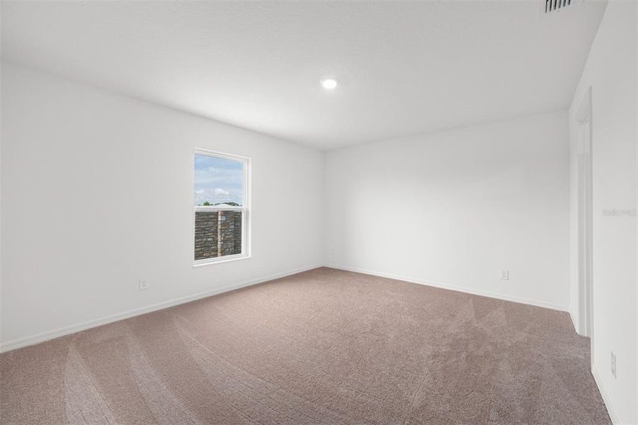 Spacious, unfurnished interior of a new home in Gum Lake Preserve, Lake Alfred (Image 14).