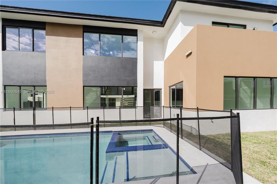 Exterior details and patio area of a home in , Miami (Image 29).