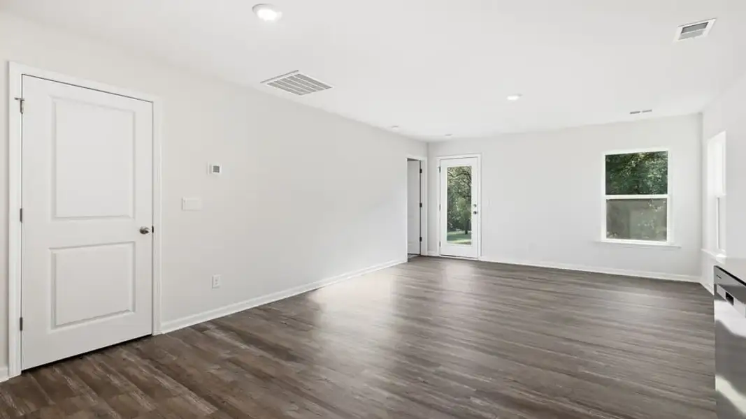 Spacious, unfurnished interior of a new home in Cedar Gap, Fountain Inn (Image 24).