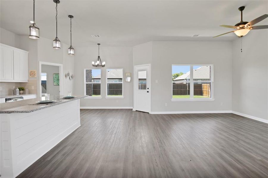 Ceiling fans included in living room and all bedrooms