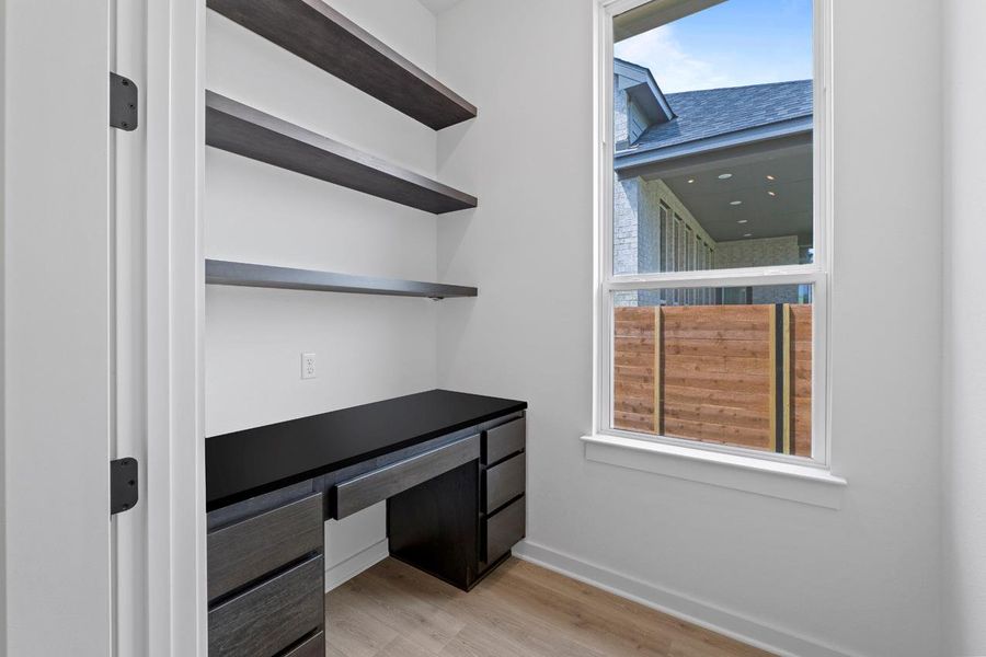 Image 6 of a home in Broken Oak. Image 6 of a home in Broken Oak.