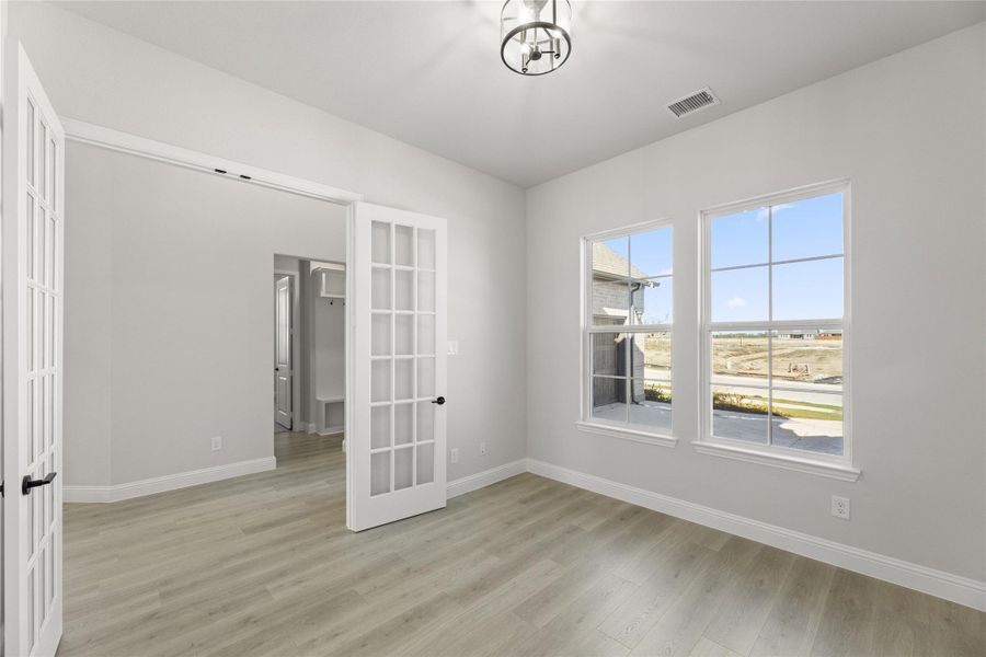 Spacious, unfurnished interior of a new home in Nelson Lake Estates, Rockwall (Image 18). Spacious, unfurnished interior of a new home in Nelson Lake Estates, Rockwall (Image 18).