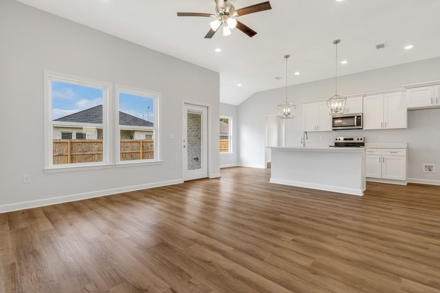 Spacious, unfurnished interior of a new home in , Crestview (Image 24).