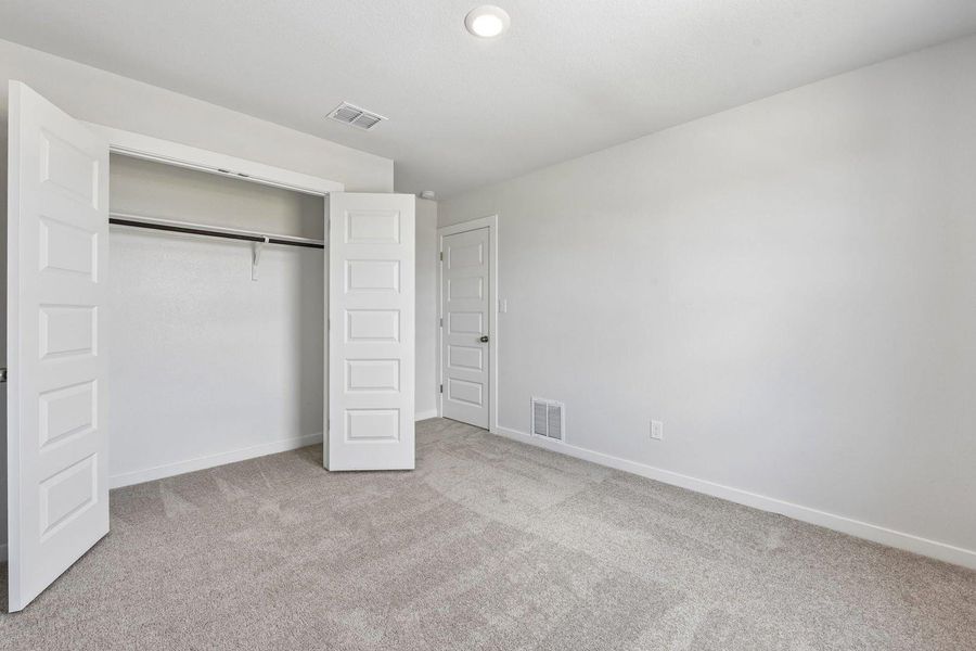 Spacious, unfurnished interior of a new home in Trinity Ranch, Elgin (Image 15).