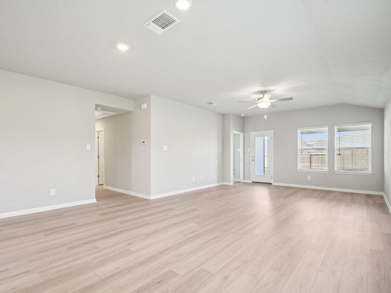 Spacious, unfurnished interior of a new home in Riverbend at Double Eagle - Boulevard Collection, Cedar Creek (Image 6).
