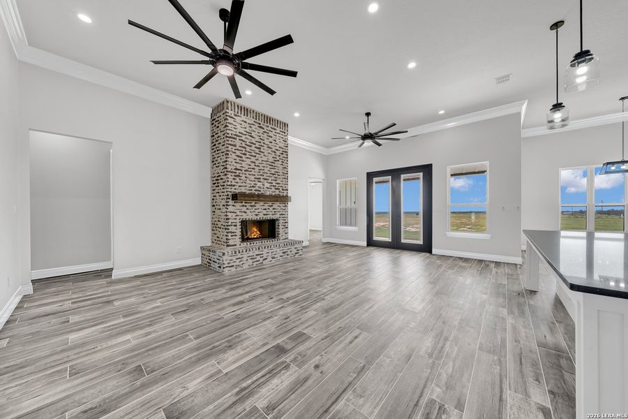 Spacious, unfurnished interior of a new home in , La Vernia (Image 23).