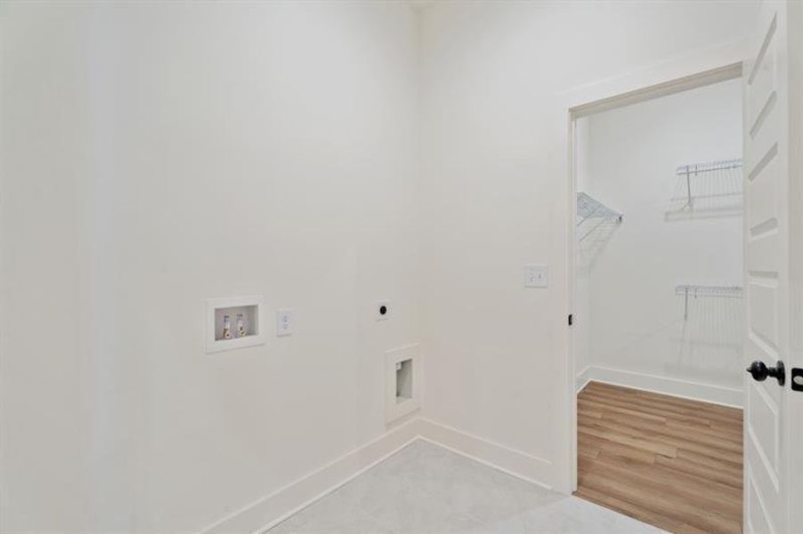 Spacious, unfurnished interior of a new home in , Gainesville (Image 23).