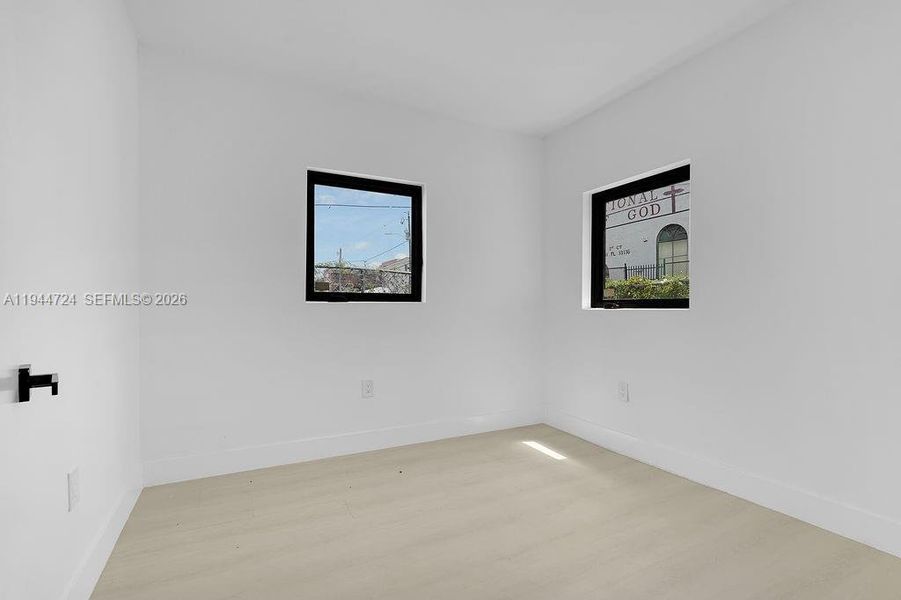 Spacious, unfurnished interior of a new home in , Miami (Image 34).