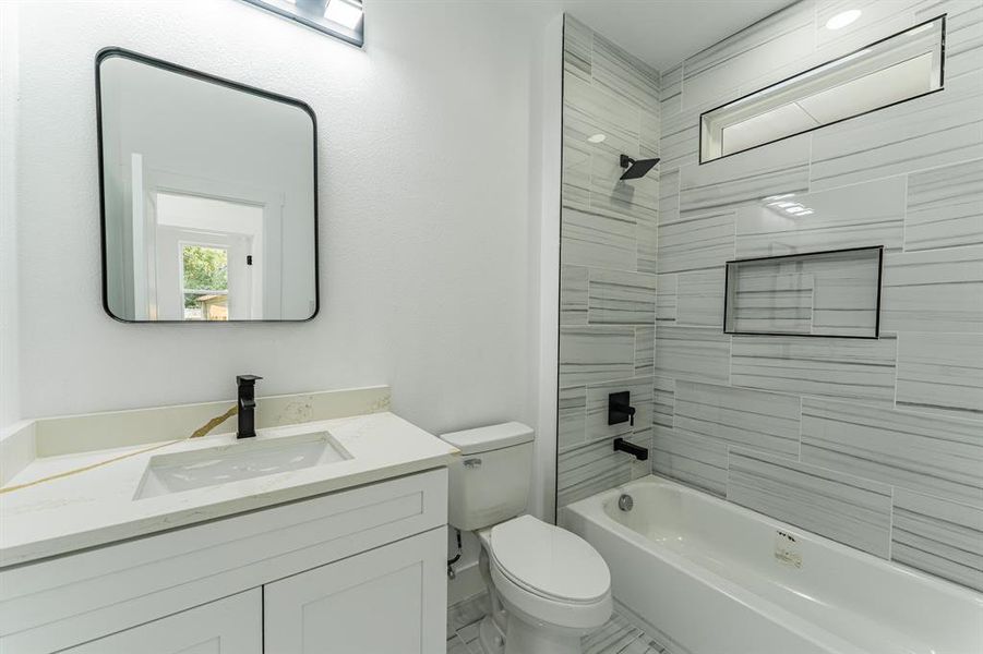 Furnished interior view inside a new home in , Sulphur Springs (Image 4).