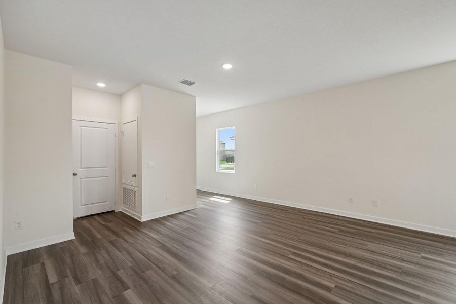 Spacious, unfurnished interior of a new home in , Austin (Image 12).