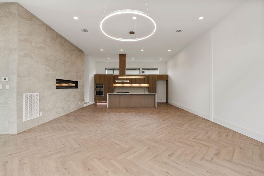 Spacious, unfurnished interior of a new home in , Houston (Image 43).
