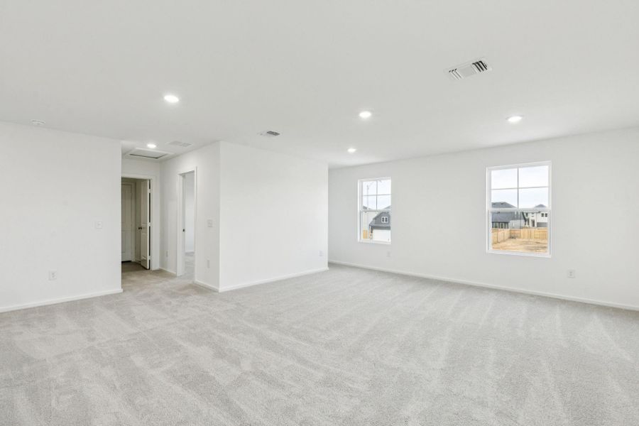 Spacious, unfurnished interior of a new home in Windcress, Baytown (Image 31).