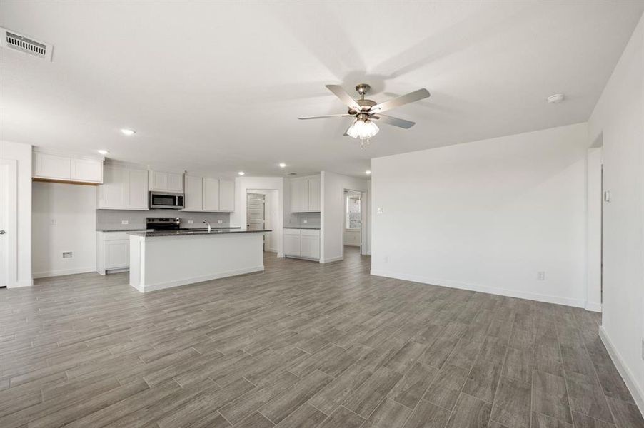 Spacious, unfurnished interior of a new home in Gatlin Ranch, Springtown (Image 30).