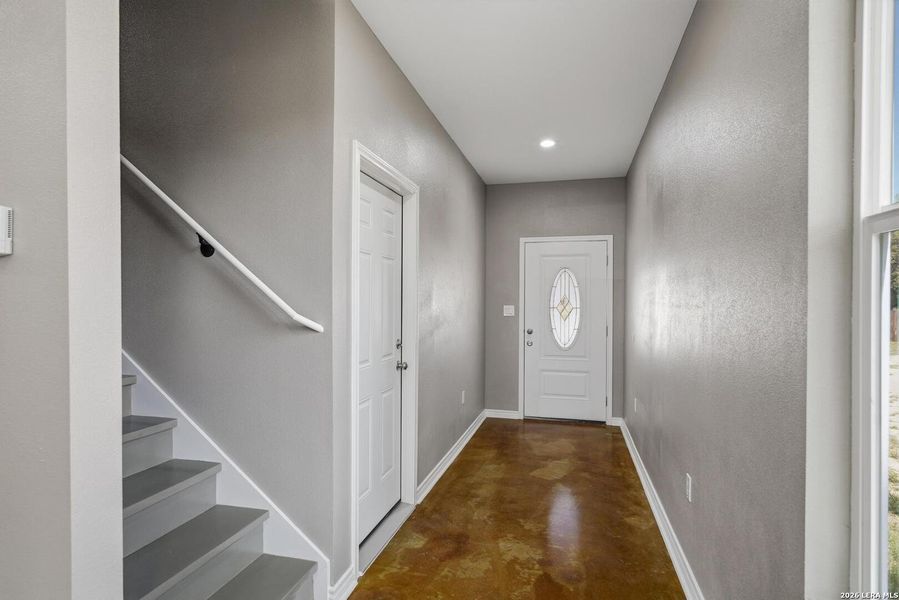 Spacious, unfurnished interior of a new home in , San Antonio (Image 18).