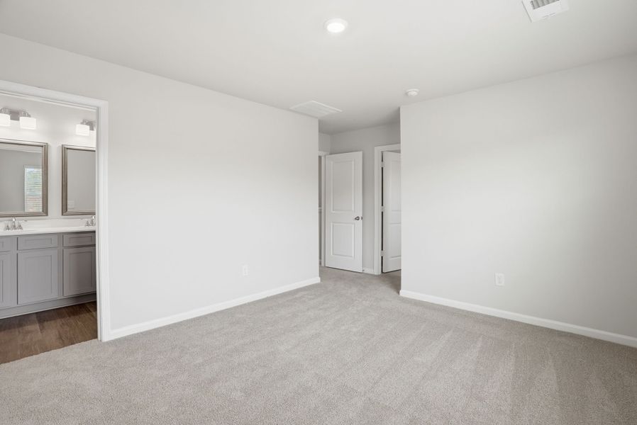 Spacious, unfurnished interior of a new home in Hunters Branch Townhomes, Hopkins (Image 20).