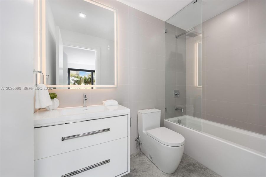 Furnished interior view inside a new home in , Key Biscayne (Image 15).