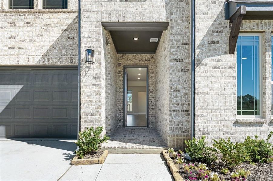 Exterior details and patio area of a home in Arcadia Trails, Balch Springs (Image 4).