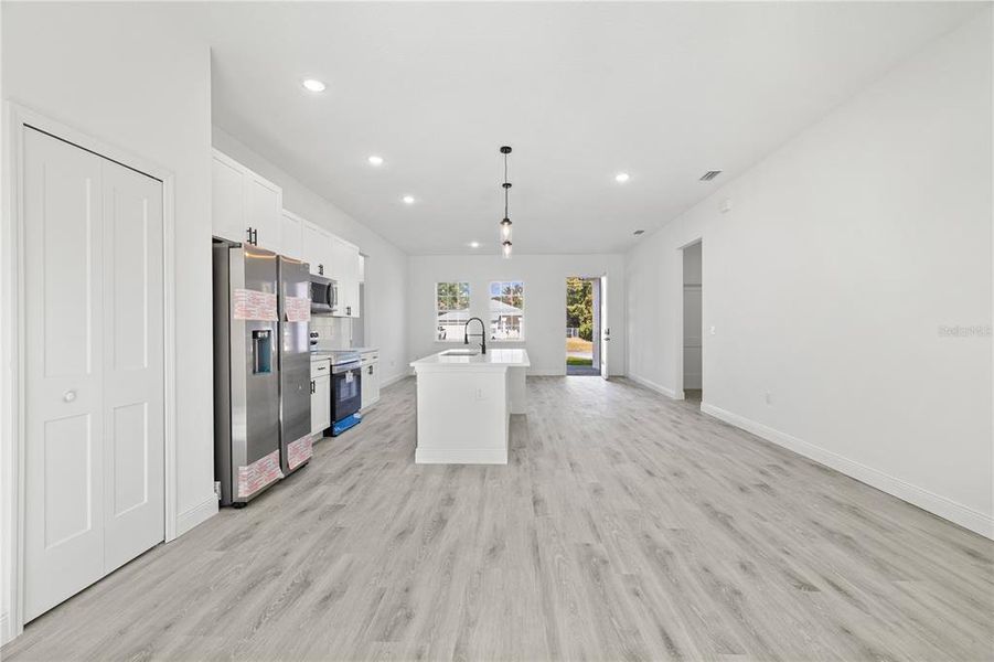 Spacious, unfurnished interior of a new home in , Ocala (Image 38).