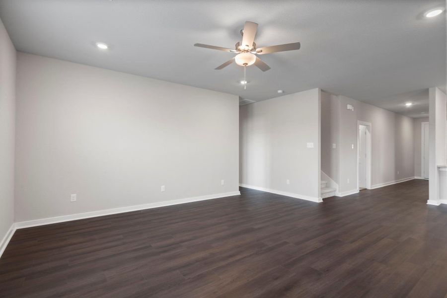 Spacious, unfurnished interior of a new home in River Ranch Trails, Dayton (Image 10).