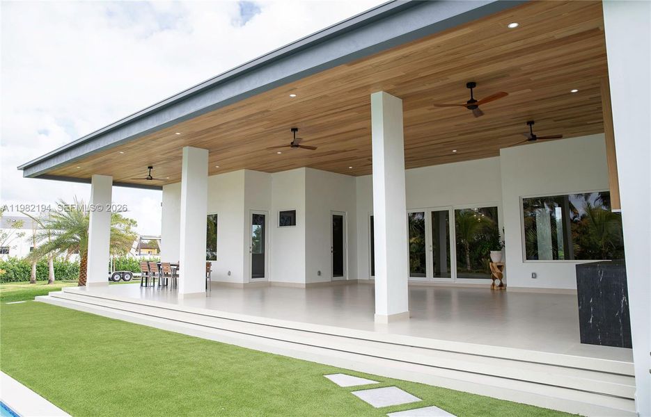Exterior details and patio area of a home in , Miami (Image 32).