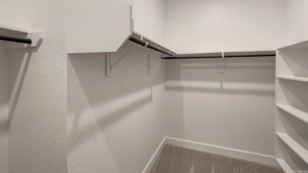 Spacious, unfurnished interior of a new home in Haby Hill, San Antonio (Image 13).