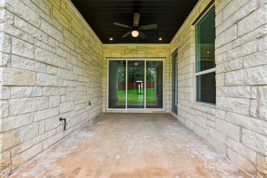 Exterior details and patio area of a home in Sauls Ranch, Round Rock (Image 3).