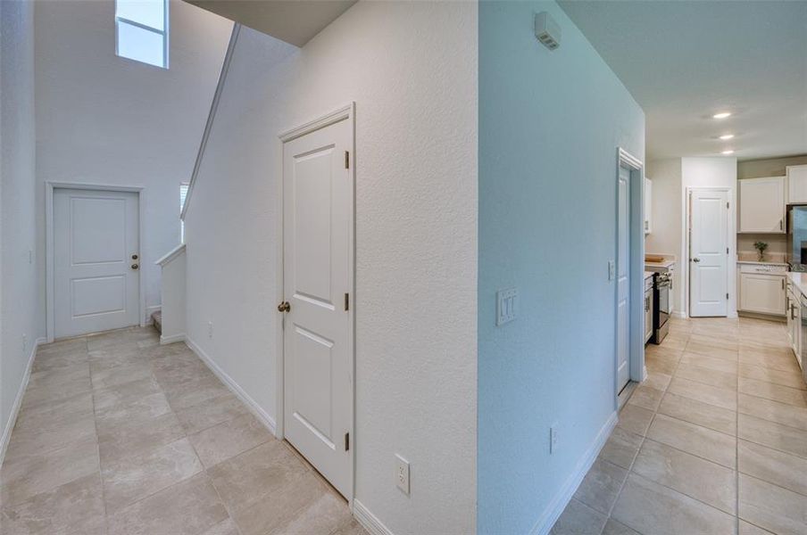 Spacious, unfurnished interior of a new home in , Bradenton (Image 22).