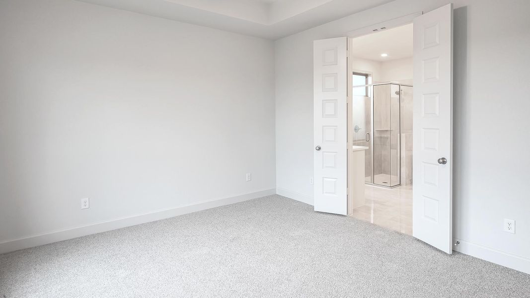 Spacious, unfurnished interior of a new home in 6 Creeks 50', Kyle (Image 16).