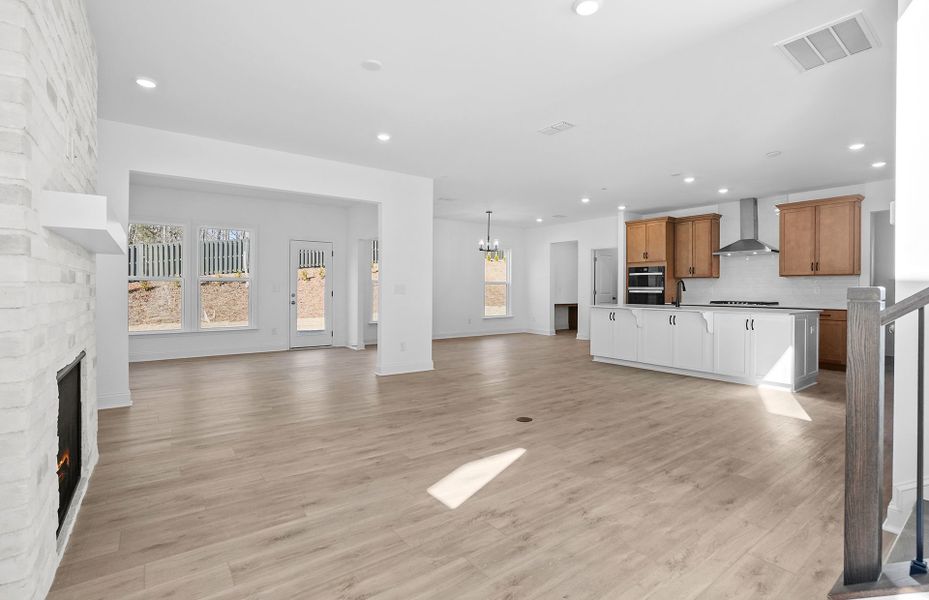 Spacious, unfurnished interior of a new home in Elmbrook, Indian Trail (Image 28).
