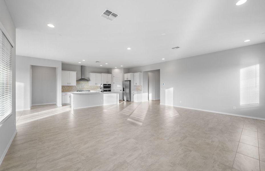Spacious, unfurnished interior of a new home in Visara, Surprise (Image 20).