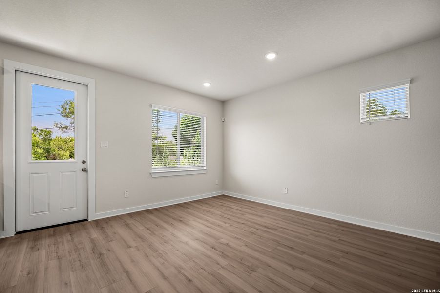 Spacious, unfurnished interior of a new home in Trilogy Grove, San Antonio (Image 15).